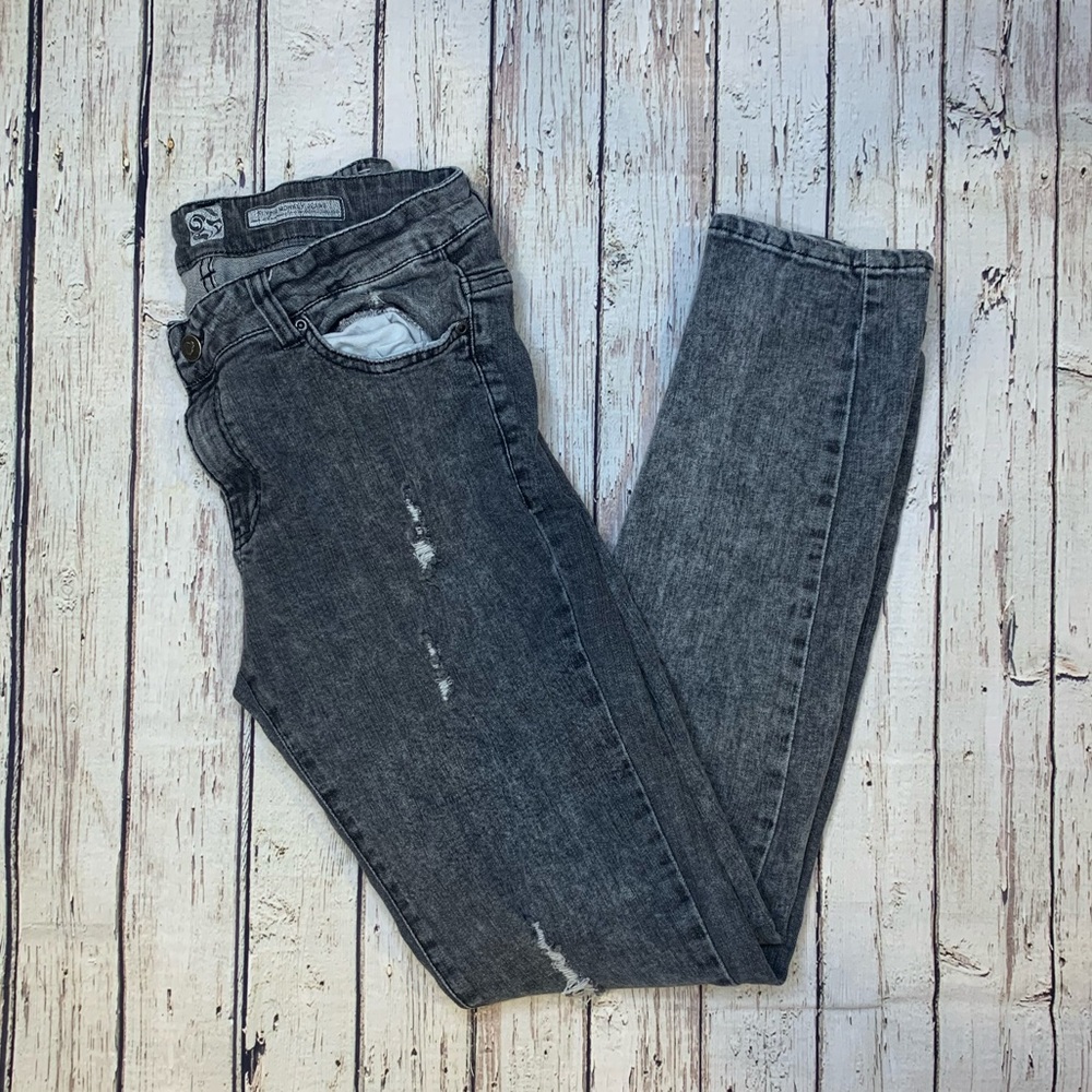 Flying Monkey distressed gray skinny jeans❗️